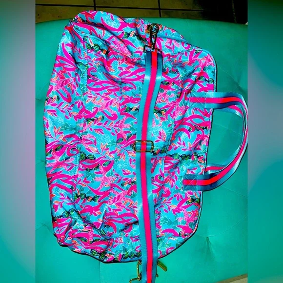 Lilly Pulitzer travel bag - Picture 3 of 3
